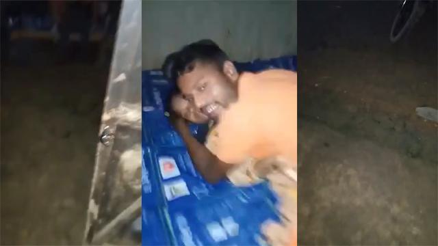Chudai karte gaon ke chhora-chhori ka bana Porn Video - Auntymaza
