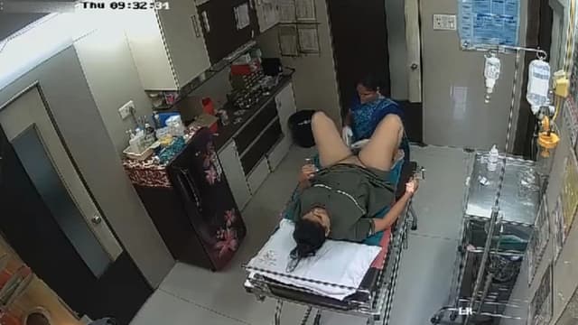 Desi Bhabhi In Clinic House-Keeper Shaving Her Pussy – hindiSexsite video - Auntymaza