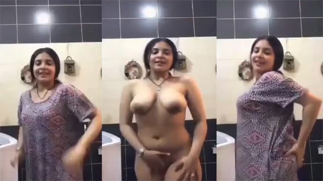 Video call – Friend’s sexy mother shows her pussy on video hd - Auntymaza
