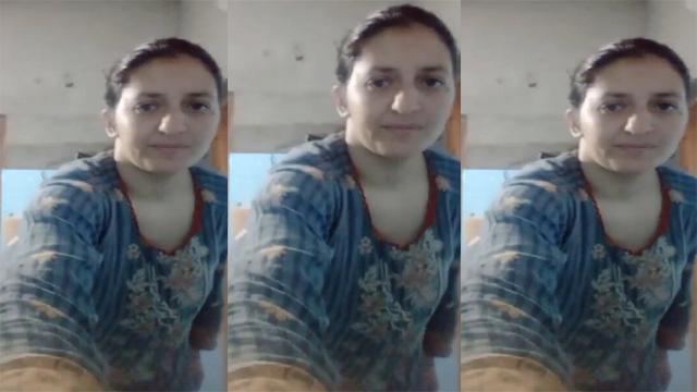 Desi Milf Slowly Removing Clothes Teasing Show - Auntymaza