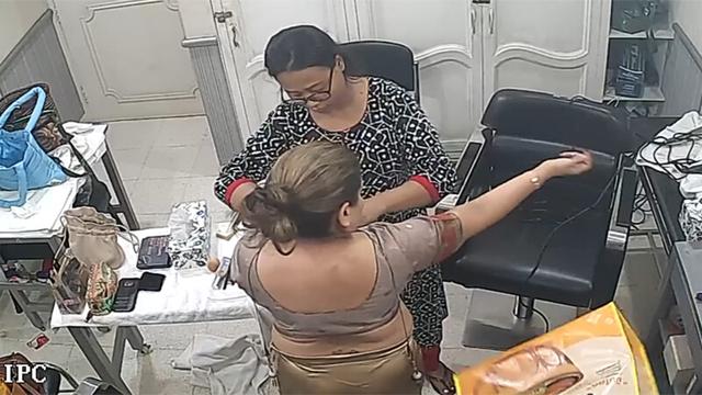Hot Rich Bhabhi Undressing Parlour CCTV Captured - Auntymaza