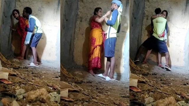 Desi Majdoor Hard Anal Bhabhi Standing Fuck Recorded Viral - Auntymaza