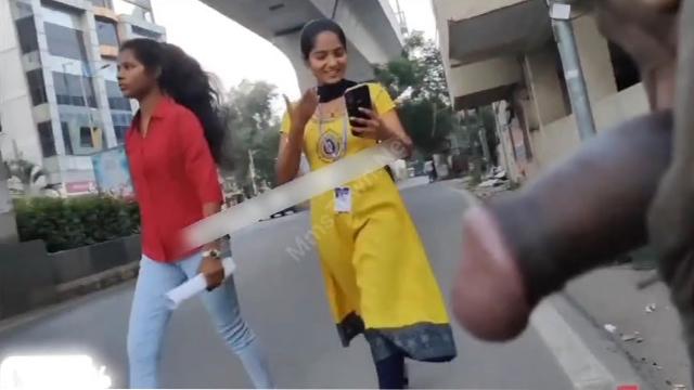 Desi Guy Flash Cock Infront Of College Girls - Auntymaza