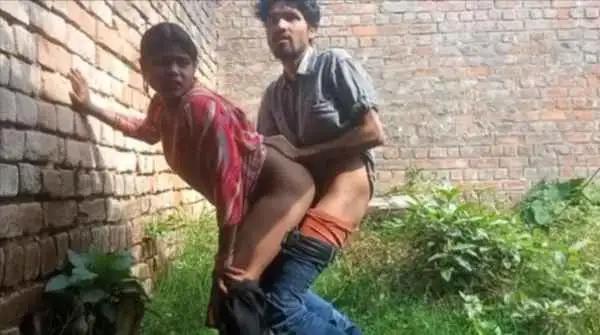 Horny Village Bhabhi Hard Fuck In Jungle Behind House - Auntymaza