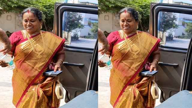 Thakur Amma Bathing And Son Secretly Recorded - Auntymaza